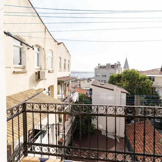 Apartamento Beyoglu'Nda 4+1 Ferah, Manzarali Tarihi Daire Estambul Turquía