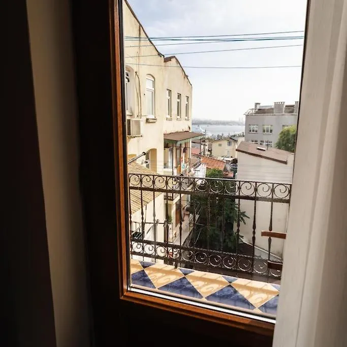 Apartamento Beyoglu'Nda 4+1 Ferah, Manzarali Tarihi Daire Estambul