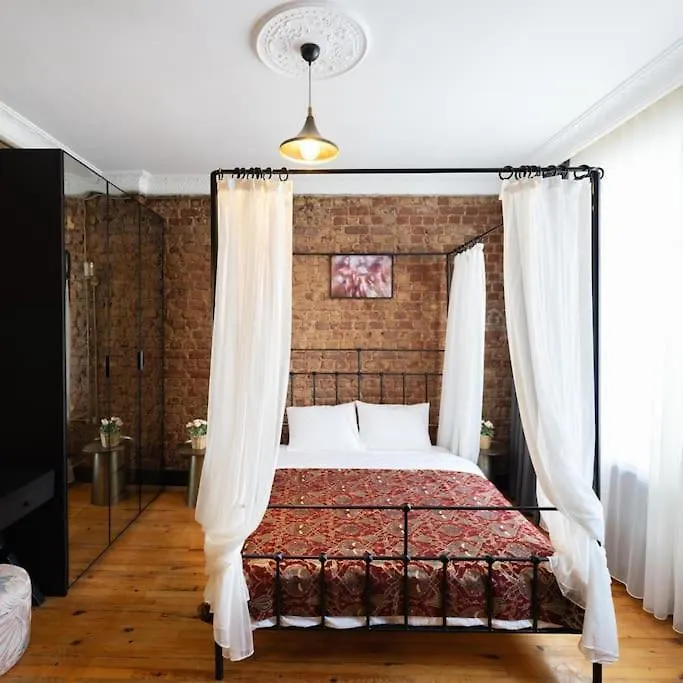 Beyoglu'Nda 4+1 Ferah, Manzarali Tarihi Daire Estambul Apartamento