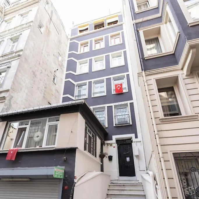 Apartamento Beyoglu'Nda 4+1 Ferah, Manzarali Tarihi Daire Estambul