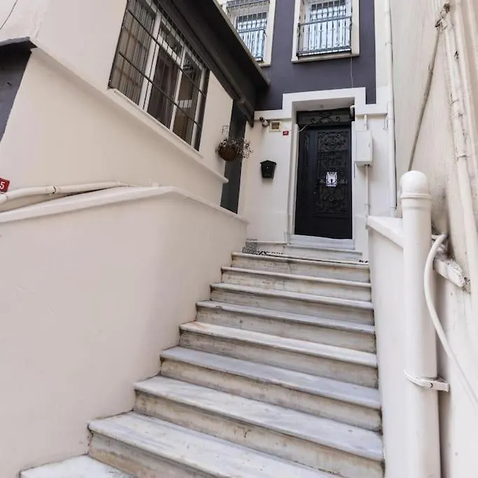 Beyoglu'Nda 4+1 Ferah, Manzarali Tarihi Daire Istanbul
